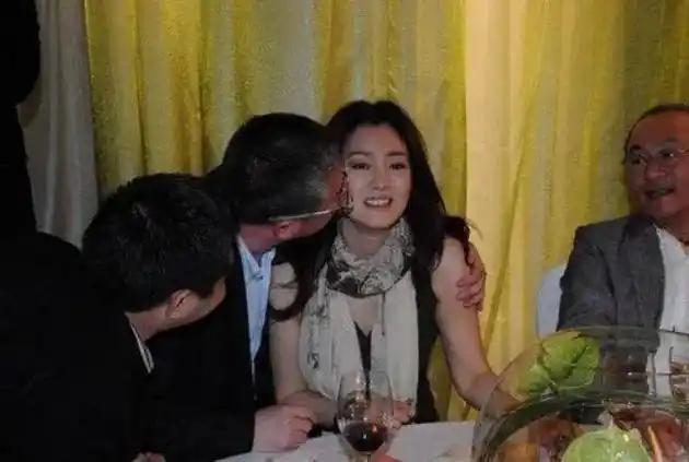 自曝的圈中内幕竟一个比一个荒唐恶心AG真人试玩平台比潜规则还荒谬明星(图9)
