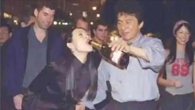 自曝的圈中内幕竟一个比一个荒唐恶心AG真人试玩平台比潜规则还荒谬明星(图15)