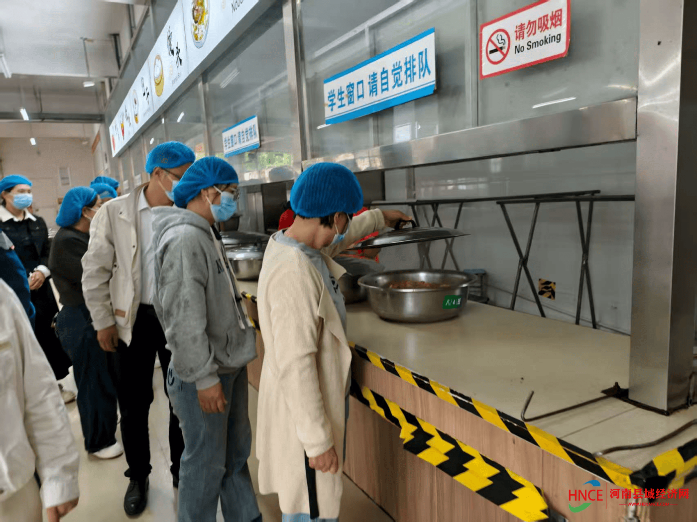 —商丘市第八中学餐厅开放日活动纪实AG真人烟火氤氲处 食安暖人心—(图4)